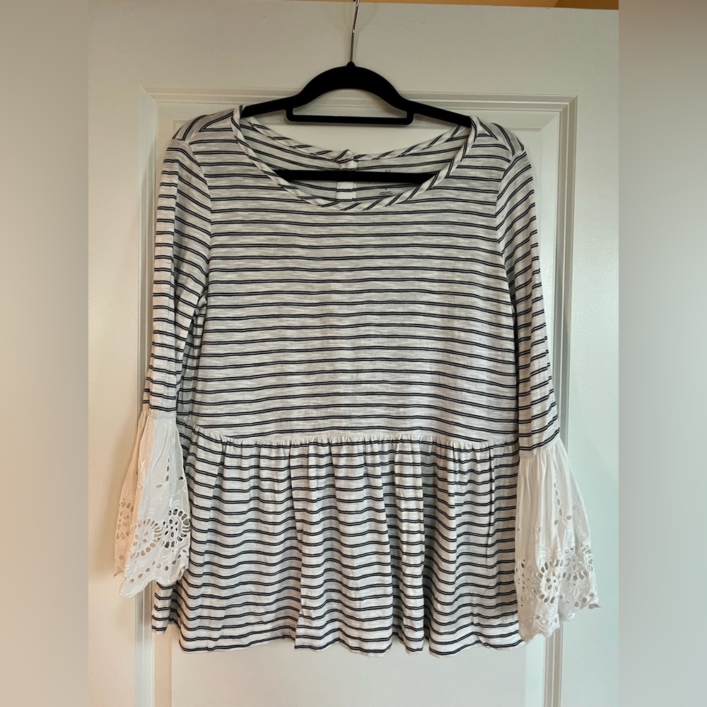 Caslon Peplum Long Sleeve Navy/White Top Women’s Size Small
